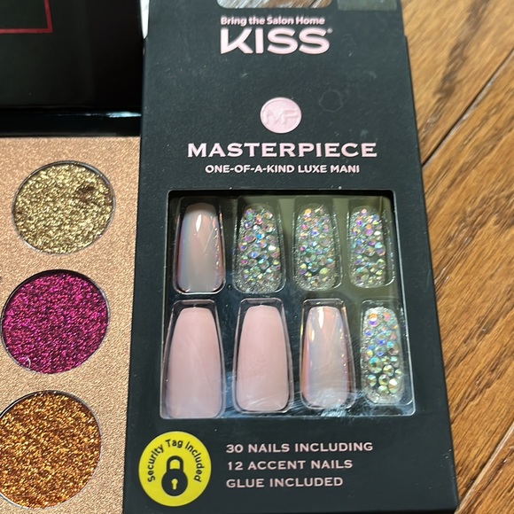 NWT! Make up set and Nails Sets x2 - Picture 4 of 5